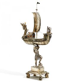 Hanau - Monumentaler Prunkaufsatz in Form eines Schiffs mit Koelner Wappen, 65774-1, Van Ham Kunstauktionen