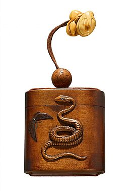 Tokotsu mit Schlange und Insekten, 65350-3, Van Ham Kunstauktionen