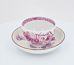 Meissen - Zwei Tassen mit Untertassen mit floralem Dekor, 73258-13, Van Ham Kunstauktionen