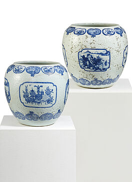 Paar bedeutende Cachepots mit geschnittenem Paeoniendekor, 77758-1, Van Ham Kunstauktionen