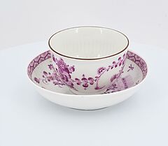 Meissen - Zwei Tassen mit Untertassen mit floralem Dekor, 73258-13, Van Ham Kunstauktionen