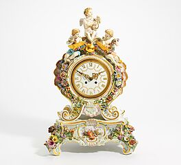 Meissen - PENDULE MIT PUTTENZIER, 65468-10, Van Ham Kunstauktionen