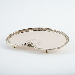 Eduard Wollenweber - Ovales Presentoir mit Muscheldekor, 80922-25, Van Ham Kunstauktionen