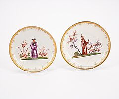 Meissen - Ein Koppchen und zwei Untertassen mit Chinoiserien, 76821-68, Van Ham Kunstauktionen
