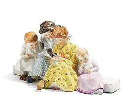 Meissen - Vier Kinder mit Puppe, 75372-3, Van Ham Kunstauktionen