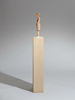 Stephan Balkenhol - Frau in violettem Kleid, 66987-1, Van Ham Kunstauktionen