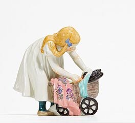 Meissen - Maedchen mit Puppenwagen, 74087-21, Van Ham Kunstauktionen