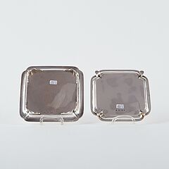 Zwei quadratische Salver mit eingezogenen Ecken, 79547-10, Van Ham Kunstauktionen