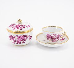 Meissen - Kaffeeservice fuer 12 Personen mit Blumenmalerei in Purpur-Camaieu, 76682-16, Van Ham Kunstauktionen