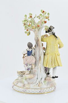 Meissen - Gaertnergruppe am Apfelbaum, 73219-8, Van Ham Kunstauktionen