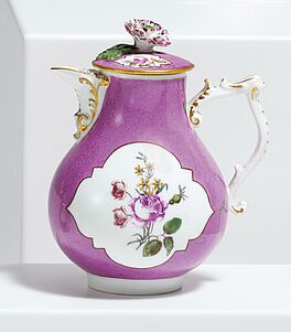 Meissen - Purpurfond Kaennchen mit Blumenmalerei, 81741-8, Van Ham Kunstauktionen