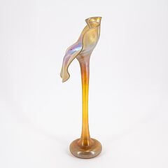Louis Comfort Tiffany - Grosse Favrile-Vase mit stilisierter Kelchbluetenform, 65452-44, Van Ham Kunstauktionen
