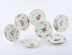Nymphenburg - Acht Dessertteller mit Blumenmalerei, 81800-10, Van Ham Kunstauktionen