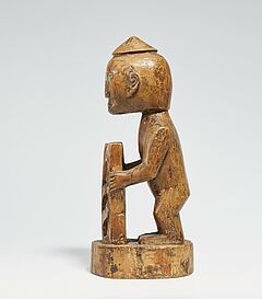 Seltene und bedeutende Korwar-Ahnenfigur, 66500-268, Van Ham Kunstauktionen