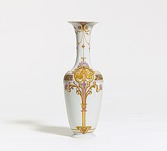 KPM - Kleine Enghalsvase mit Reliefdekor, 69686-1, Van Ham Kunstauktionen