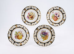 Nymphenburg - Acht Teller mit Weichmalerei und eine balusterförmige Deckelvase, 81991-13, Van Ham Kunstauktionen