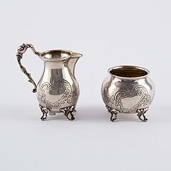 Verschiedene Herkunft - Dreiteiliges Mokkaservice Rechaud und kleine Sauciere, 73034-29, Van Ham Kunstauktionen