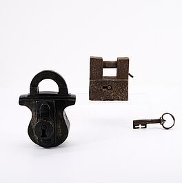 Rechteckiges und geschnürtes Vorhangschloss, 81851-15, Van Ham Kunstauktionen