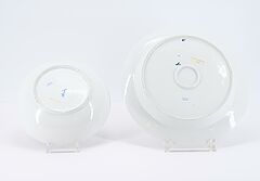 Fürstenberg - Schale und großer Servierteller 'Arabische Vasen', 81597-20, Van Ham Kunstauktionen