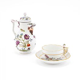 Meissen - Kaffeekanne Tasse und Untertasse mit Schmetterlingsdekor, 76821-71, Van Ham Kunstauktionen