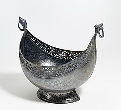 Silberschale mit reichem Reliefdekor sog Kashkul, 65507-16, Van Ham Kunstauktionen