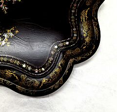 England - Regency Lacktablett mit Blumenbouquet und Vogeldekor, 73676-9, Van Ham Kunstauktionen