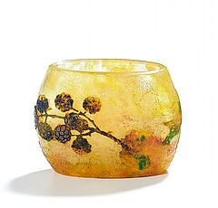 Daum Freres - Miniaturvase mit Beerenzweig, 60552-17, Van Ham Kunstauktionen