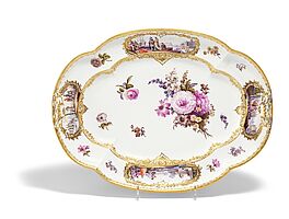 Meissen - Grosse ovale Platte mit Watteauszenen und Blumenmalerei, 76933-38, Van Ham Kunstauktionen