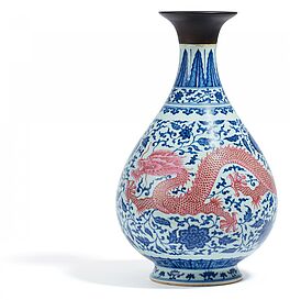 Seltene Yuhuchun-Vase mit Drachen zwischen Bluetenranken, 66218-22, Van Ham Kunstauktionen