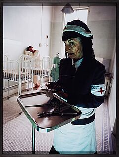 Floria Sigismondi - Ohne Titel Nurse, 68004-216, Van Ham Kunstauktionen