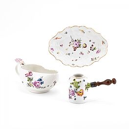 Meissen - Bourdalou Schale und Schokoladenkanne mit Blumendekor, 76821-202, Van Ham Kunstauktionen