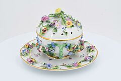 Meissen - Konvolut mit aufgelegten Blueten, 70233-43, Van Ham Kunstauktionen