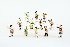 Meissen - Folge von zwoelf Figuren aus der Galanten Kapelle, 81826-8, Van Ham Kunstauktionen