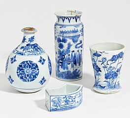 Drei blauweisse Vasen, 64493-57, Van Ham Kunstauktionen