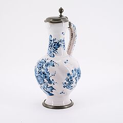 Nuernberg oder Frankfurt aM - Grosser Enghalskrug mit Blumenmalerei, 81740-7, Van Ham Kunstauktionen