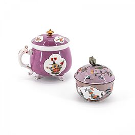 Meissen - Ein Cremetoepfchen und eine Dose mit Purpurfond und Blumendekor, 76821-219, Van Ham Kunstauktionen