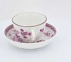 Meissen - Zwei Tassen mit Untertassen mit floralem Dekor, 73258-13, Van Ham Kunstauktionen