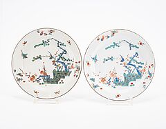 Meissen - Zwei Teller mit drei-Freunde Kakiemondekor, 76933-84, Van Ham Kunstauktionen