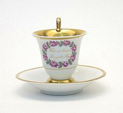 KPM - Tasse und Untertasse mit Rosengirlande, 52111-17, Van Ham Kunstauktionen