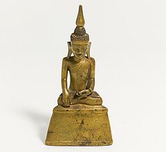 Buddha maravijaya auf hohem Sockel, 64117-4, Van Ham Kunstauktionen