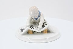 Meissen - Kleiner Junge mit Bilderbuch, 75074-88, Van Ham Kunstauktionen