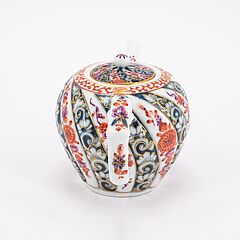 Meissen - Teekanne mit Streifendekor in der Art ostasiatischer Brokatware, 76821-250, Van Ham Kunstauktionen