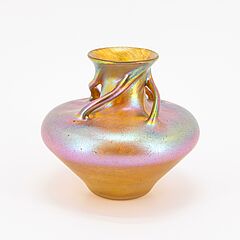 Loetz Witwe - Vase mit Candia Silberiris Dekor und geschwungenen Henkeln, 77766-3, Van Ham Kunstauktionen
