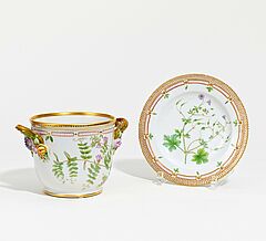 Royal Copenhagen - Teller und Flaschenkuehler Flora Danica, 70554-1, Van Ham Kunstauktionen