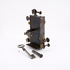 Frankreich - Grosses Tuerschloss mit Hohldornschluessel, 81567-17, Van Ham Kunstauktionen