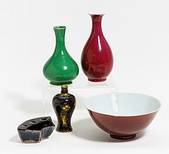 Fuenf monochrome Porzellane, 64493-34, Van Ham Kunstauktionen