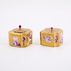 Meissen - Reich vergoldetes Tintenfass und Streusandbuechse mit Camaieumalerei, 81741-26, Van Ham Kunstauktionen