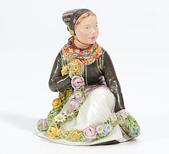 Royal Copenhagen - Amager Maedchen, 75074-82, Van Ham Kunstauktionen