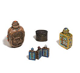 Drei Snuffbottle und ein kleiner Opiumbehaelter, 70004-10, Van Ham Kunstauktionen