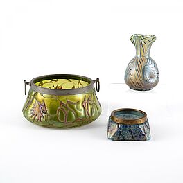 Loetz Witwe - Vase mit langem Hals kleine rechteckige Schale und runde Schale mit Metallmontierung, 77421-3, Van Ham Kunstauktionen